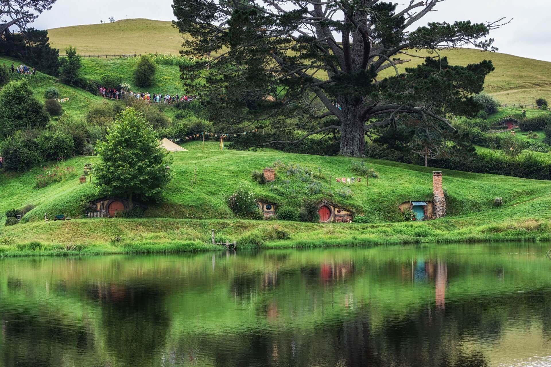 hobbiton movie set lord of the rings matamata new zealand